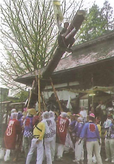 「牟礼神社」ケヤキの巨木と算額